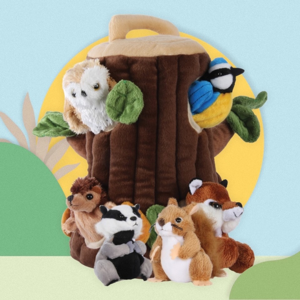  Hide Away Tree House with Six Finger Puppets