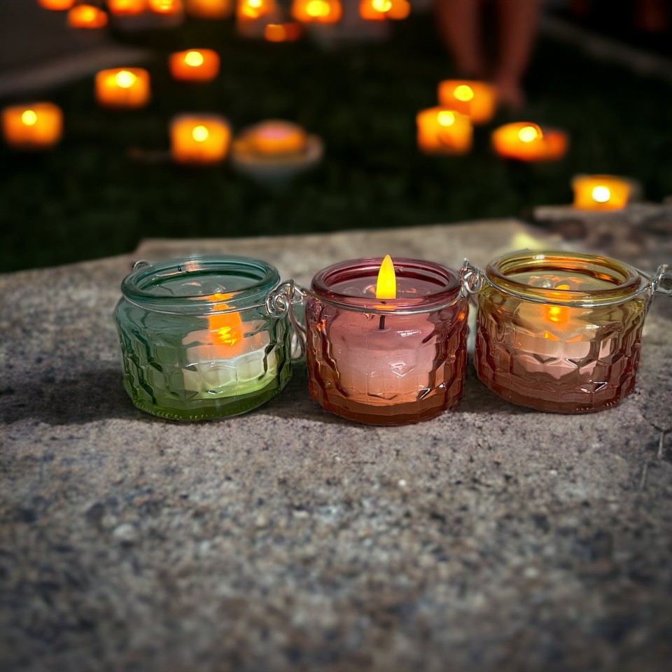 You will receive 12 of the lanterns 12 x Two Tone Tealight Holders