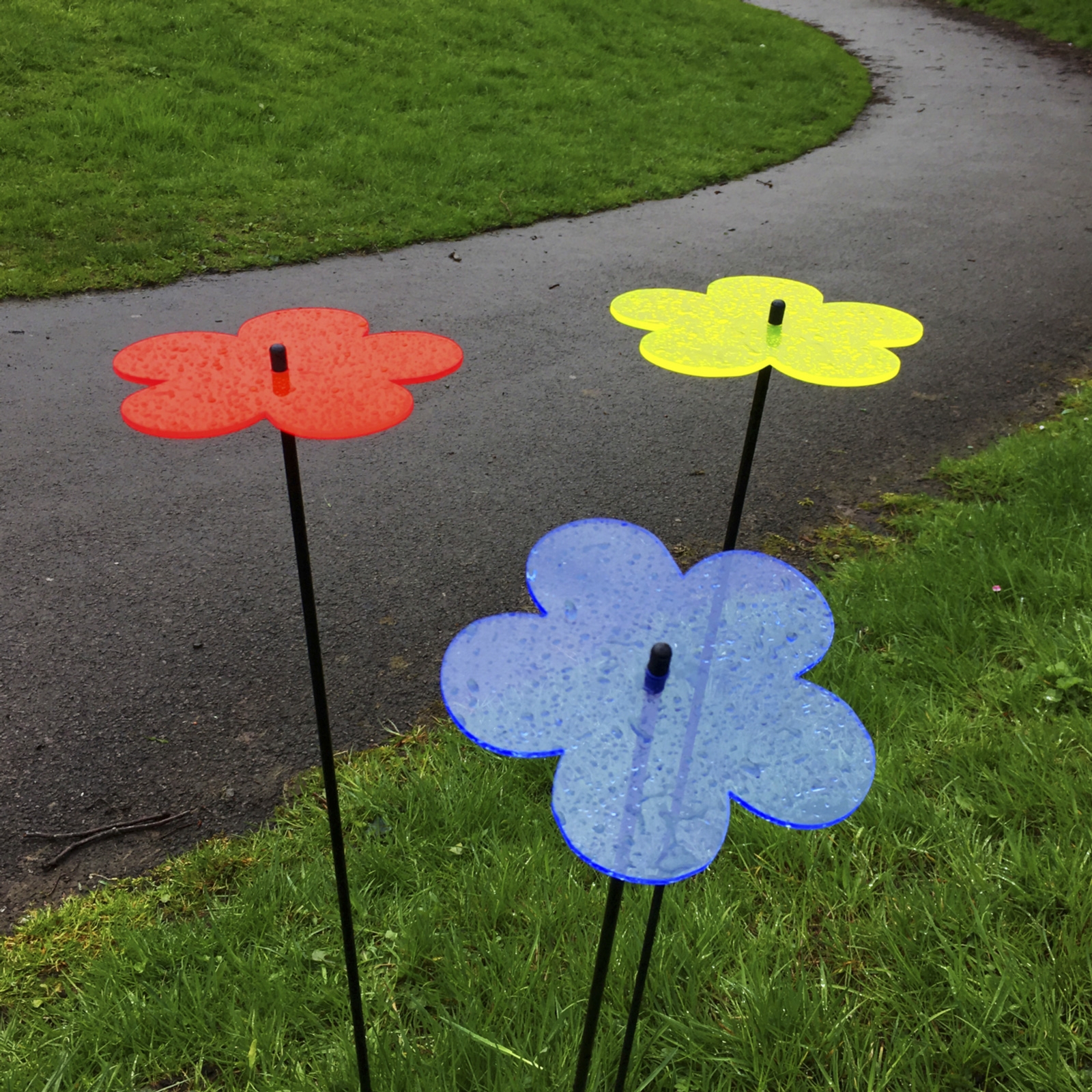 75cm Mixed Blossom Garden Stakes 3 Pack